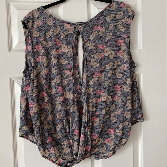 Free People Keyhole Front and Back Blouse - Picture 3 of 7